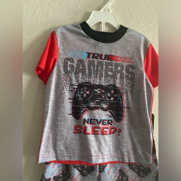 NWT Briefly Stated Boy Red Gray Gamer Controller pajama set Pj top shorts Size 6 - Picture 4 of 7